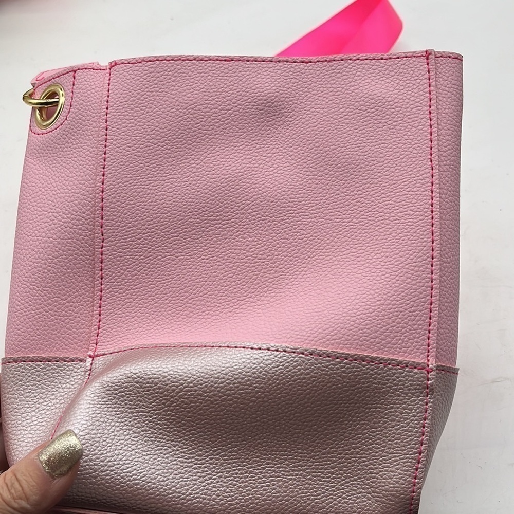 Juicy Couture Pink gray Crossbody Bag. SM2120